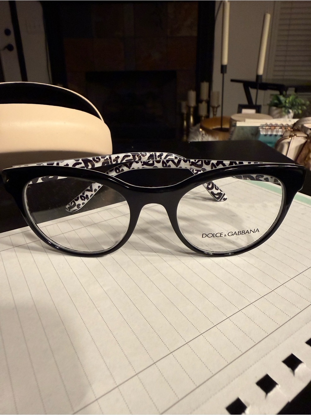 Dolce & Gabbana Glossy Black Cat-Eye Frames with Leopard-Print Temples - Picture 8 of 8